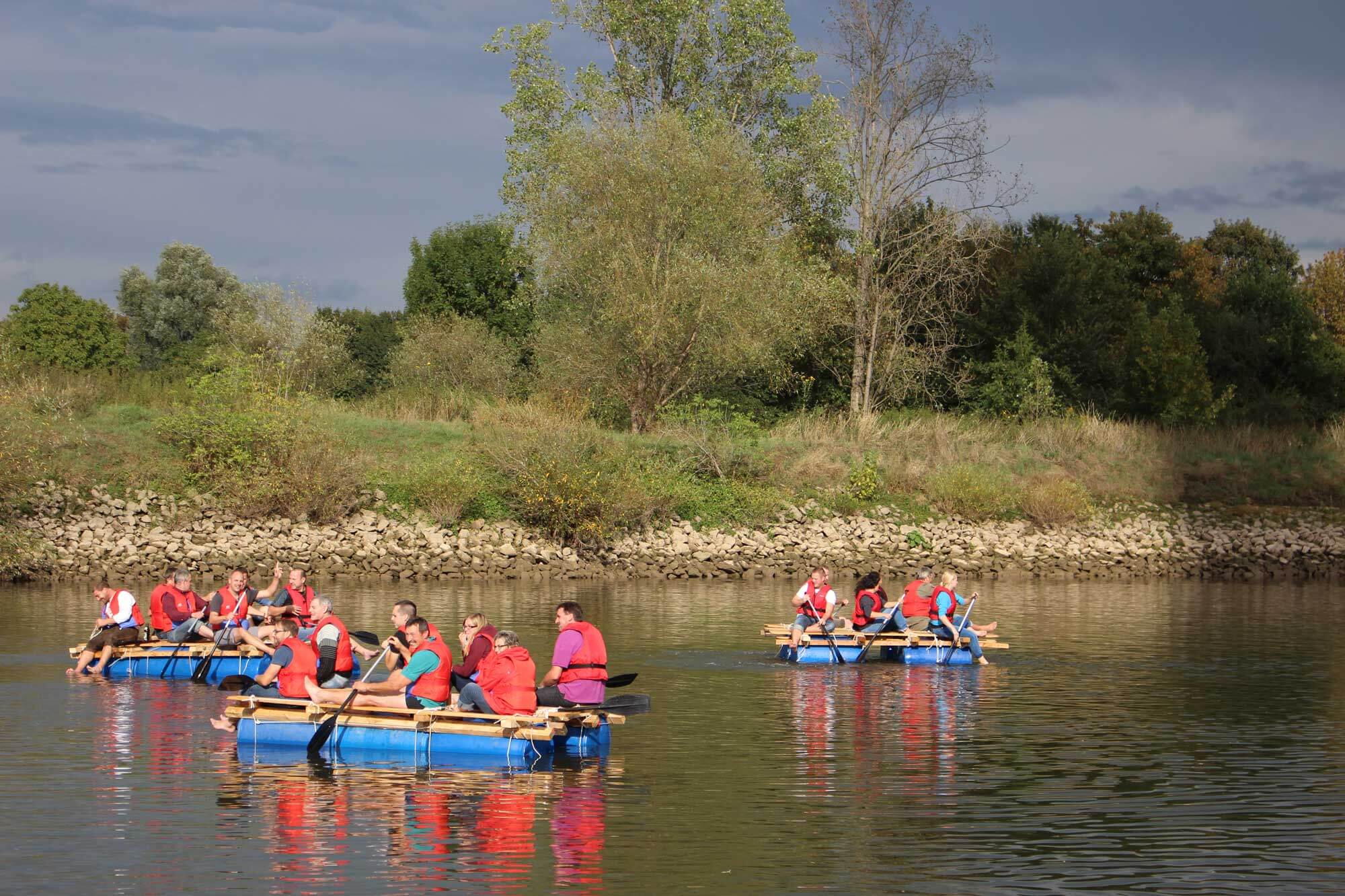 Floßbau als Teamevent in der Region Mannheim und Weinheim