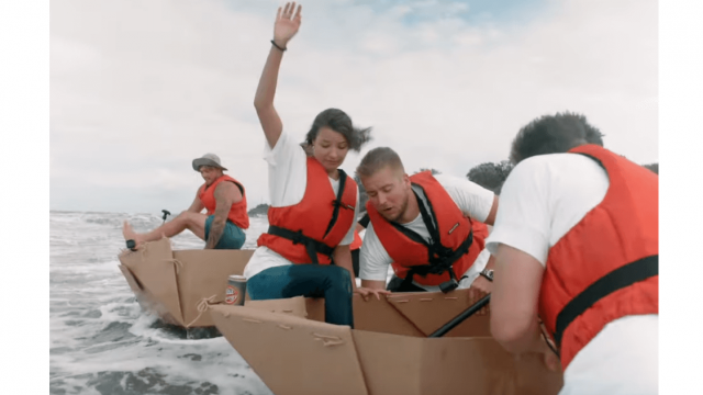 Das Team VITA ENERGY geht Pappboot fahren – in der Ostsee!